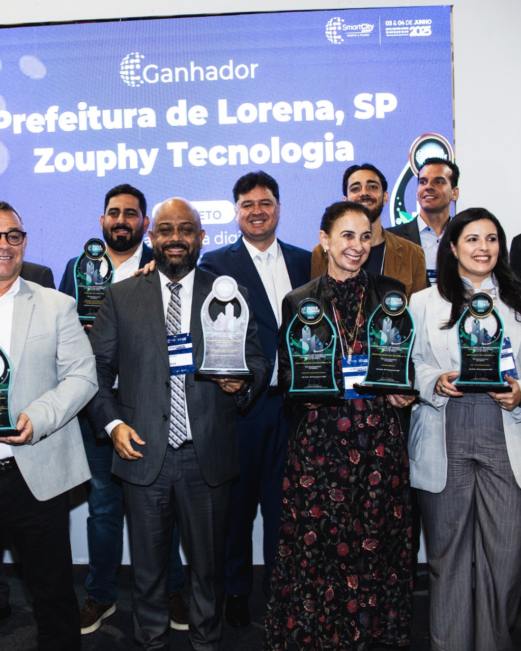 A CSI RECEBE A PREMIAÇÃO INOVACIDADES POR INICIATIVA QUE PROMOVE A QUALIDADE DE VIDA NAS CIDADES, ATRAVÉS DO EVENTO HACK IN TOWN: CONECTANDO IDEIAS PARA CIDADES DO FUTURO.